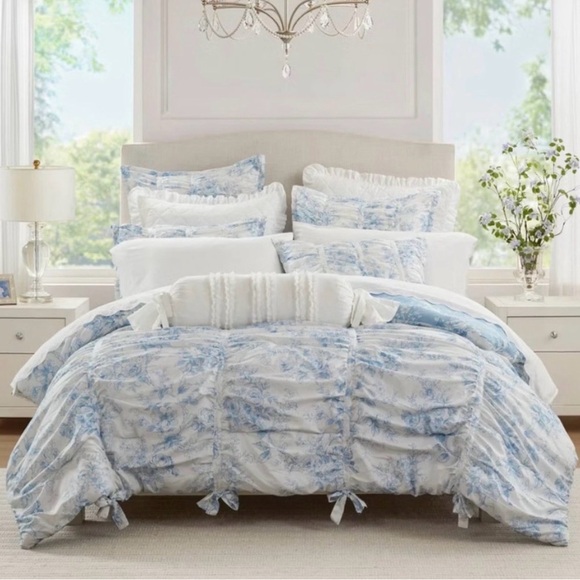 Elegant Blue and White Full/ Queen Comforter ~ NWT - Picture 2 of 4